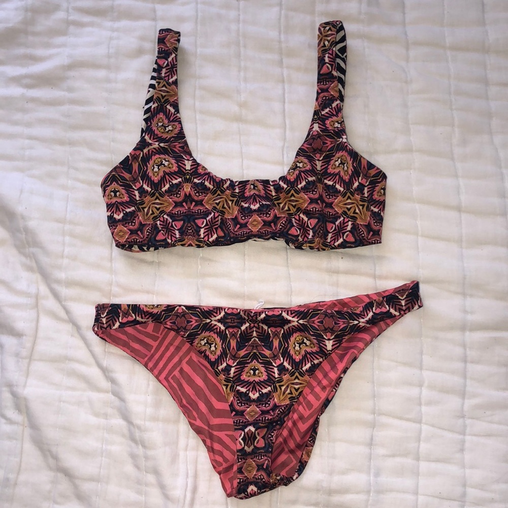 Billabong Pattern/Floral Reversible Bikini Set